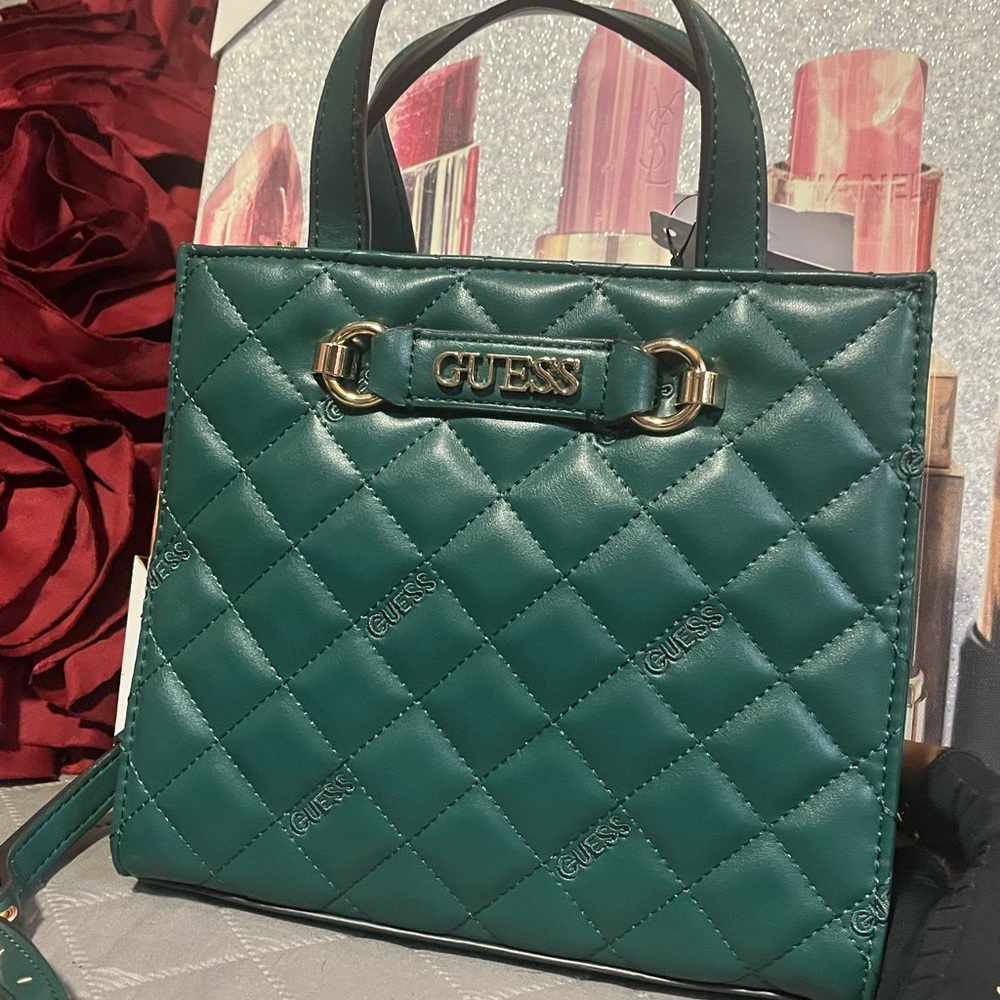 🛑SOLD🛑 GUESS Green Quilted Women's Bag